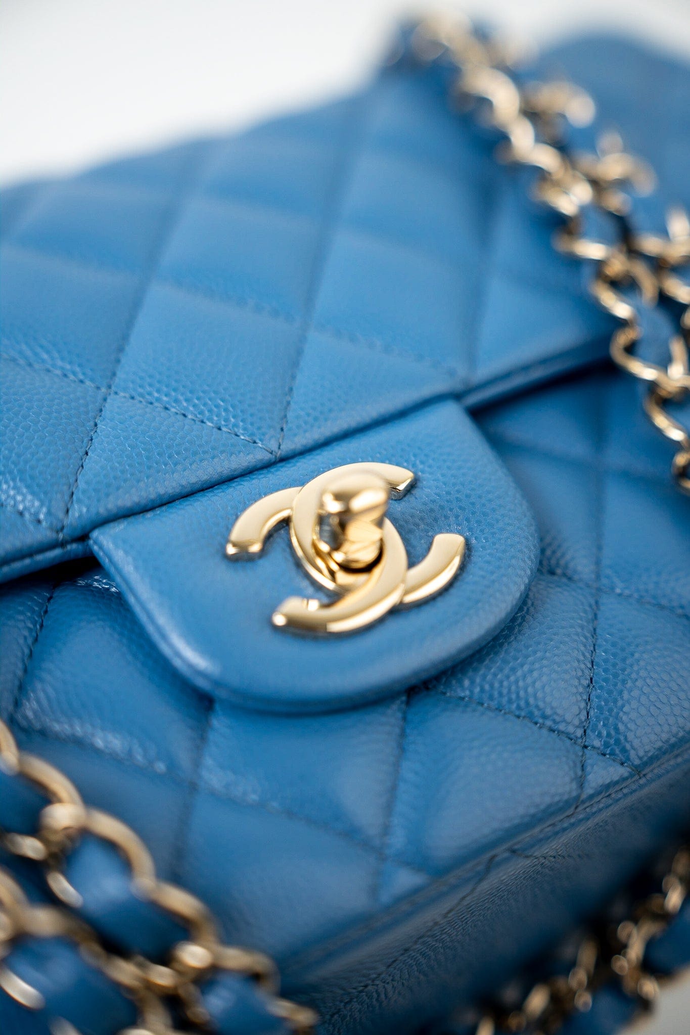 20S Blue Caviar Quilted Classic Flap Medium Light Gold Hardware