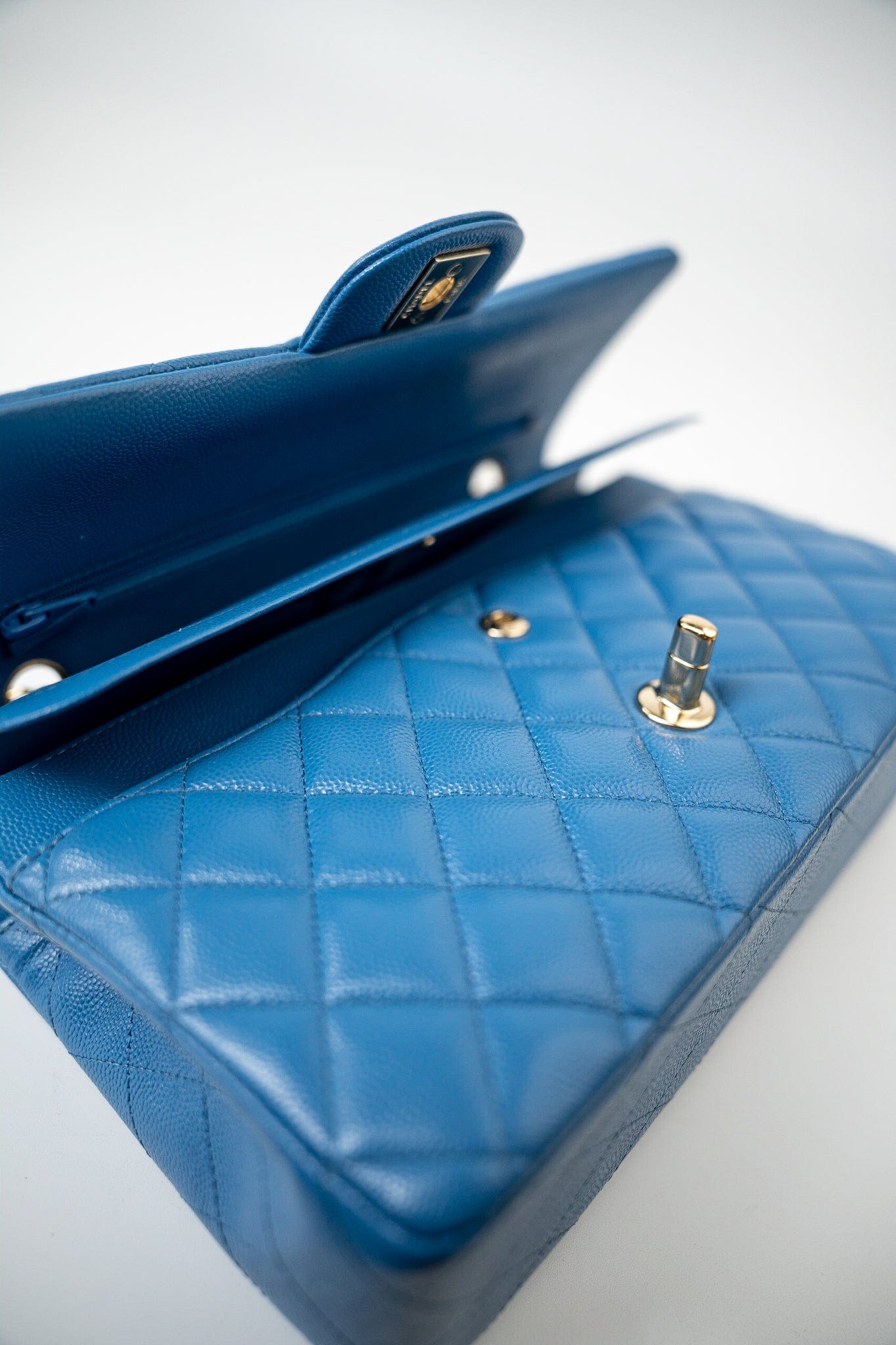 20S Blue Caviar Quilted Classic Flap Medium Light Gold Hardware