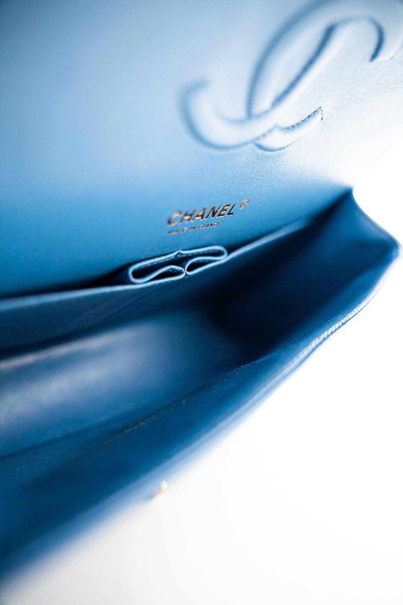 20S Blue Caviar Quilted Classic Flap Medium Light Gold Hardware