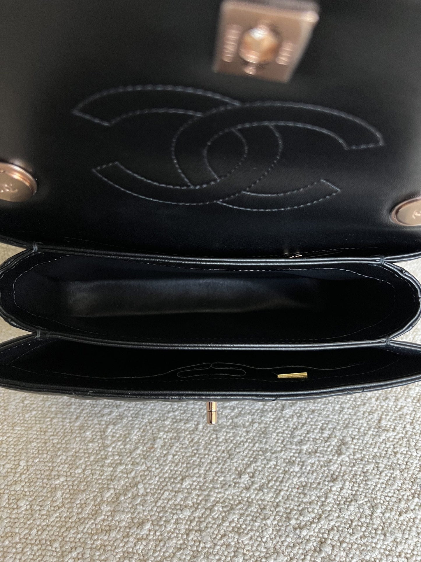 Chanel 21B Black Lambskin Quilted Trendy CC Rose Gold Hardware