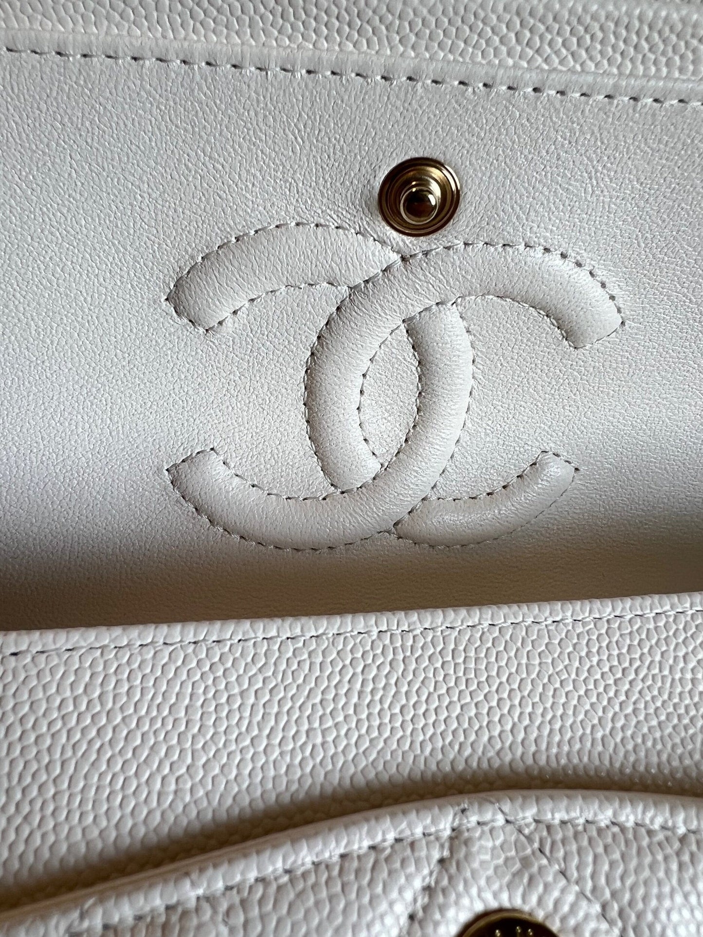 Chanel 21B White Caviar Quilted Classic Flap Small LGHW