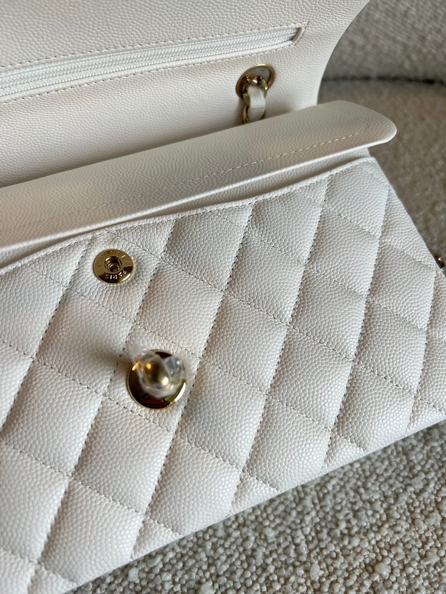 Chanel 21B White Caviar Quilted Classic Flap Small LGHW