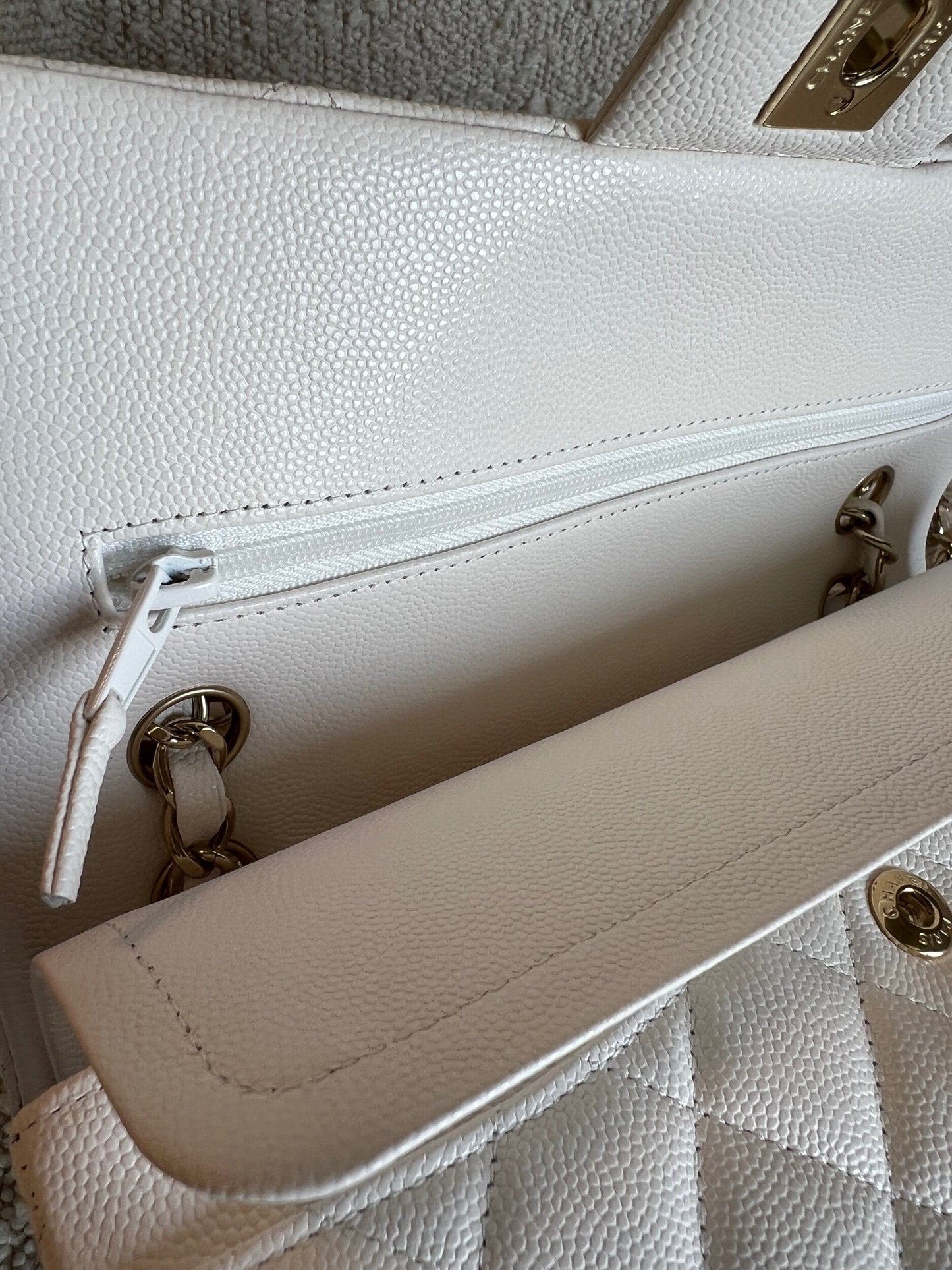 Chanel 21B White Caviar Quilted Classic Flap Small LGHW