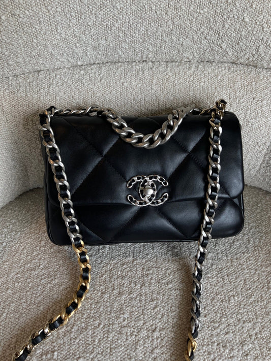 Chanel 22C Black Lambskin Quilted 19 Flap Small MHW