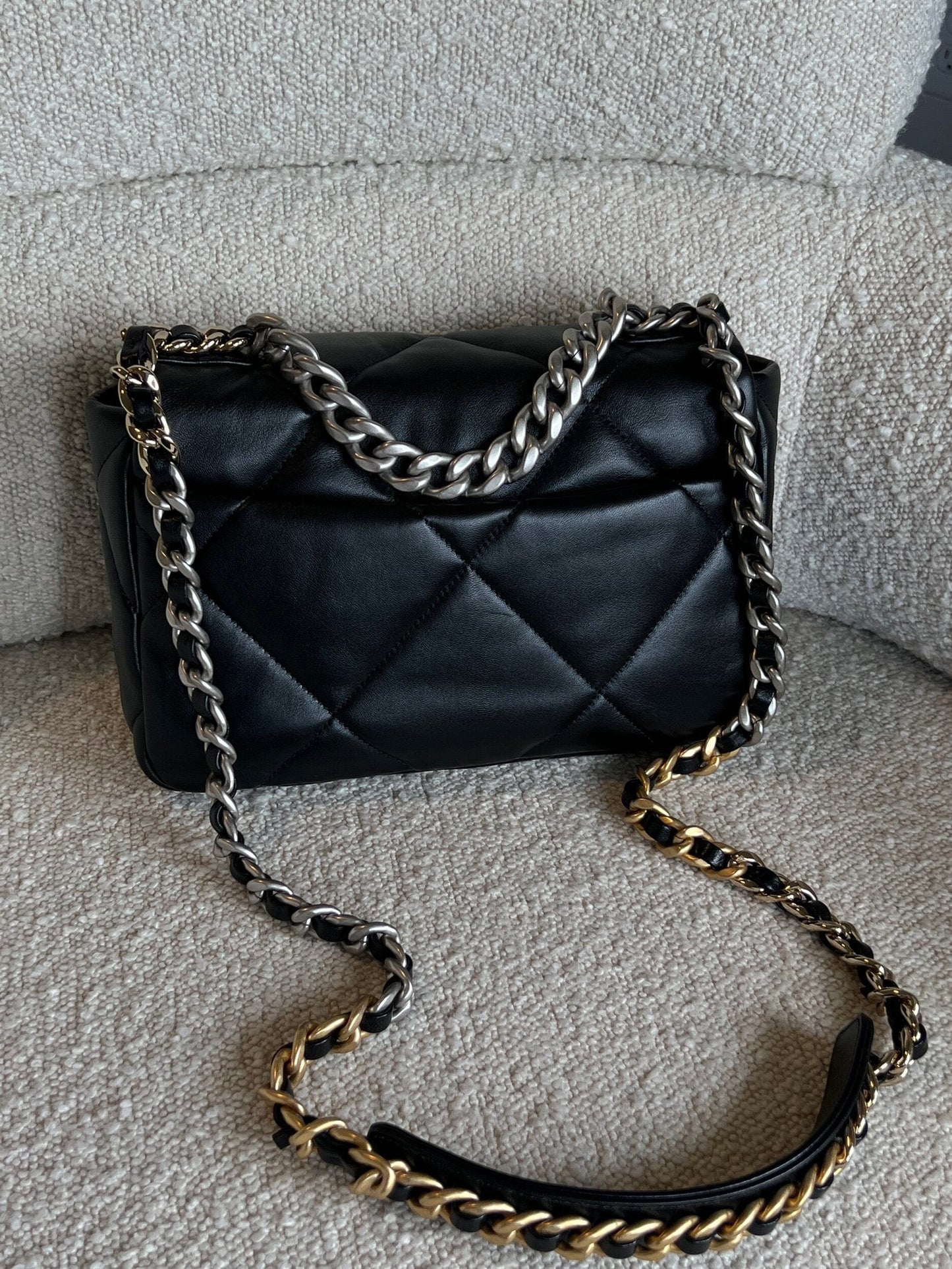 Chanel 22C Black Lambskin Quilted 19 Flap Small MHW