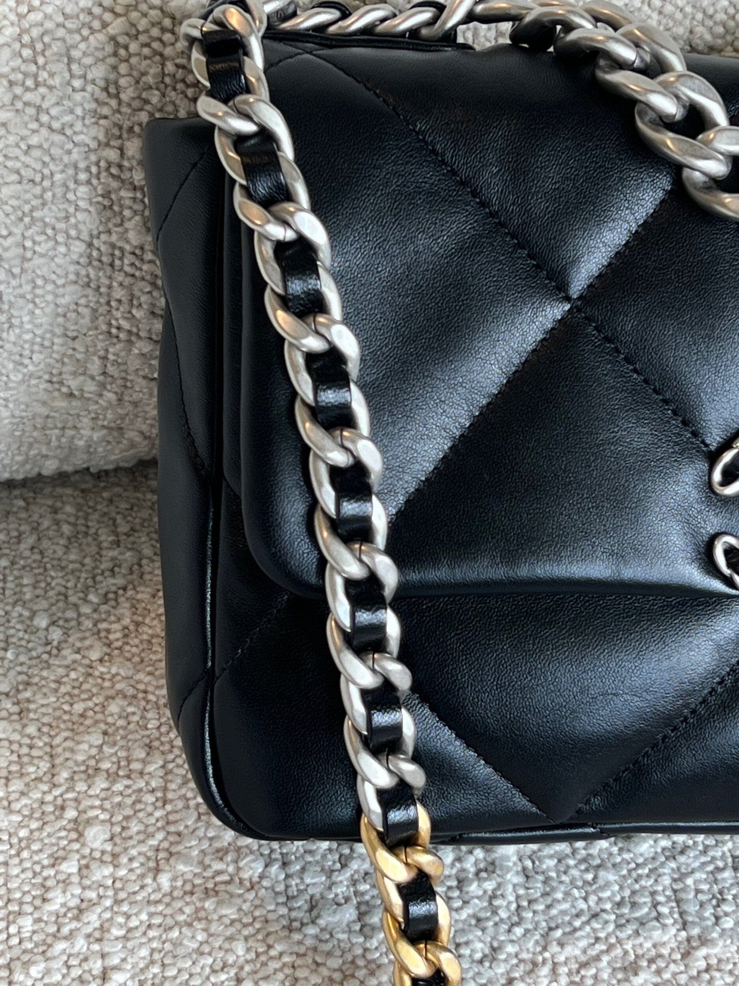 Chanel 22C Black Lambskin Quilted 19 Flap Small MHW