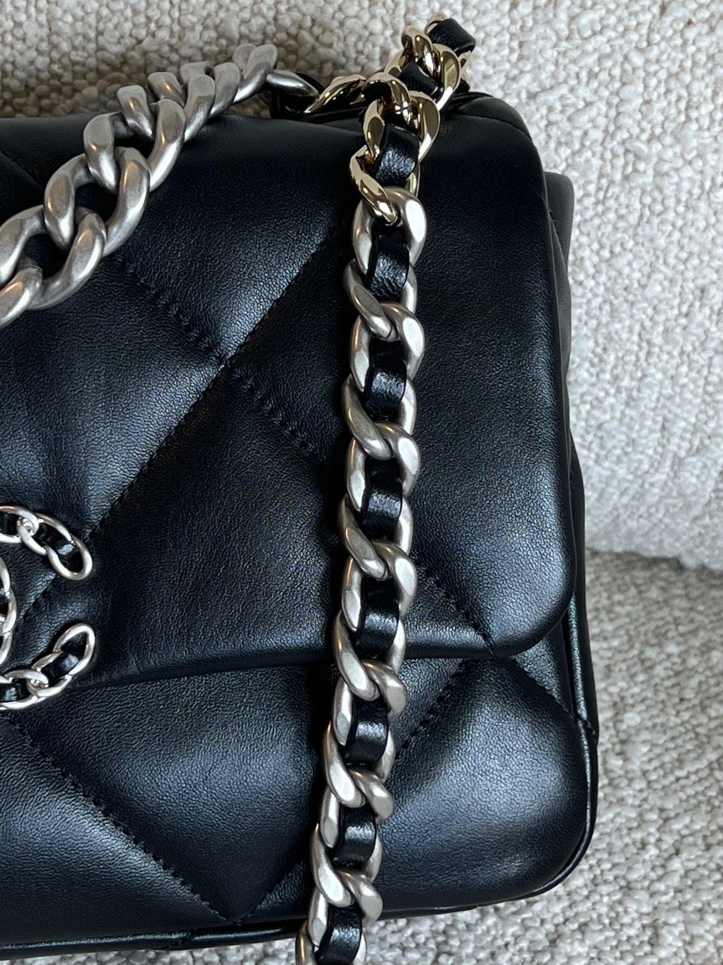 Chanel 22C Black Lambskin Quilted 19 Flap Small MHW