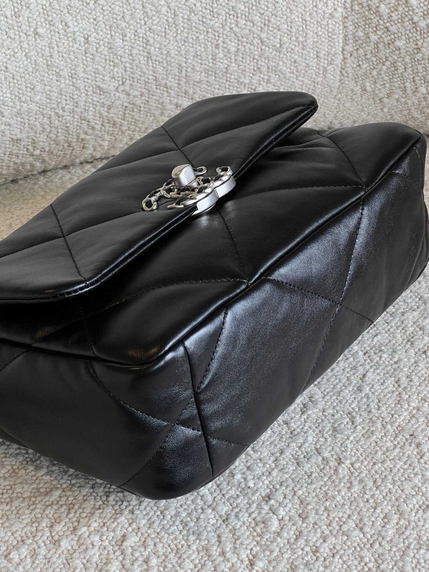 Chanel 22C Black Lambskin Quilted 19 Flap Small MHW