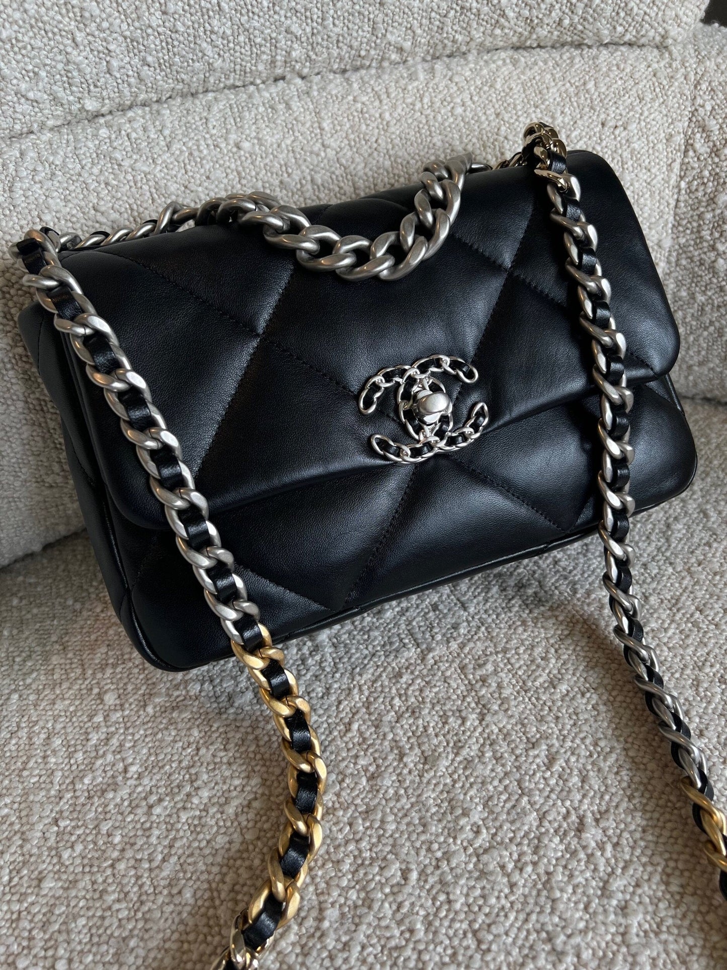 Chanel 22C Black Lambskin Quilted 19 Flap Small MHW