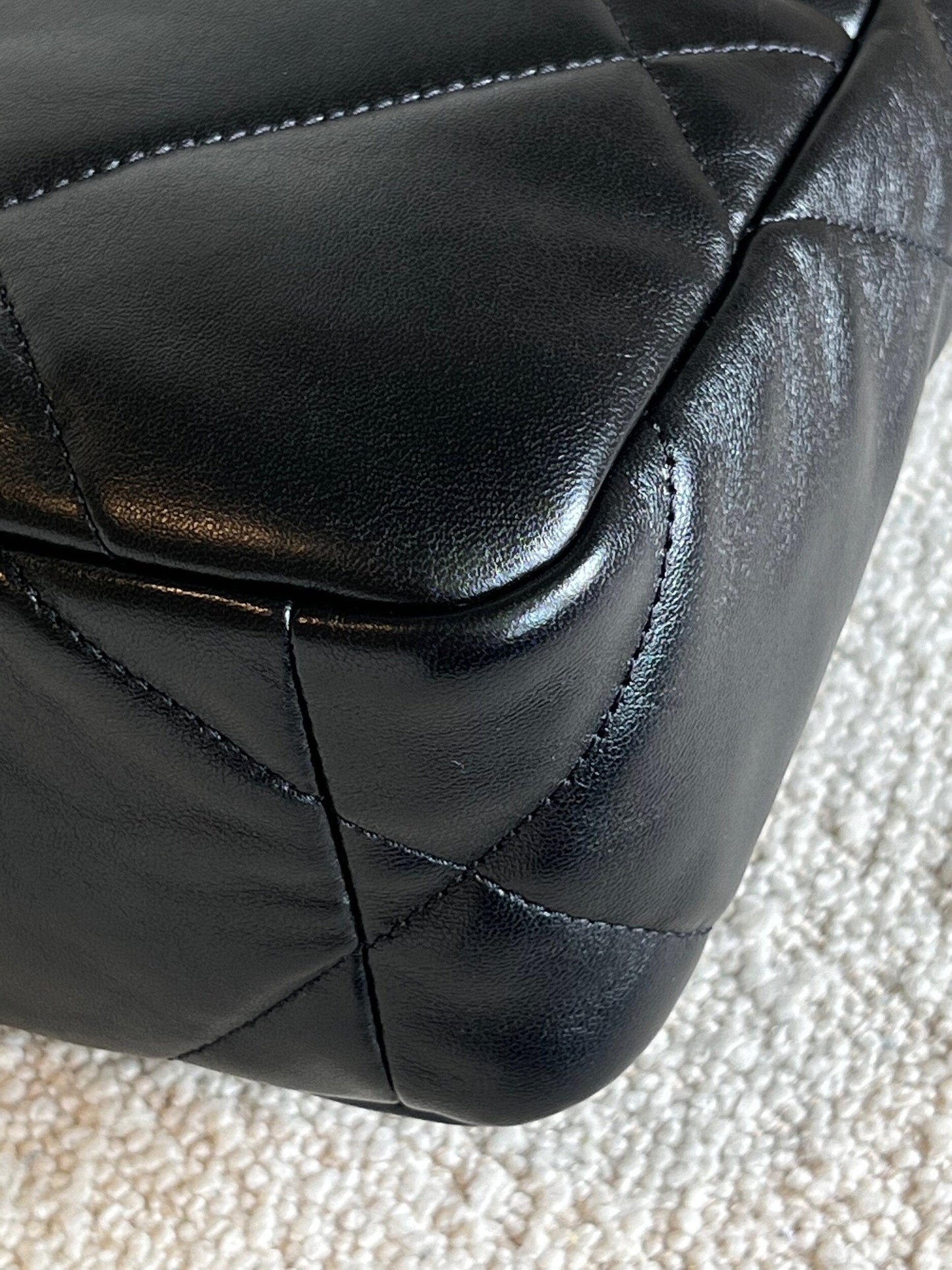 Chanel 22C Black Lambskin Quilted 19 Flap Small MHW