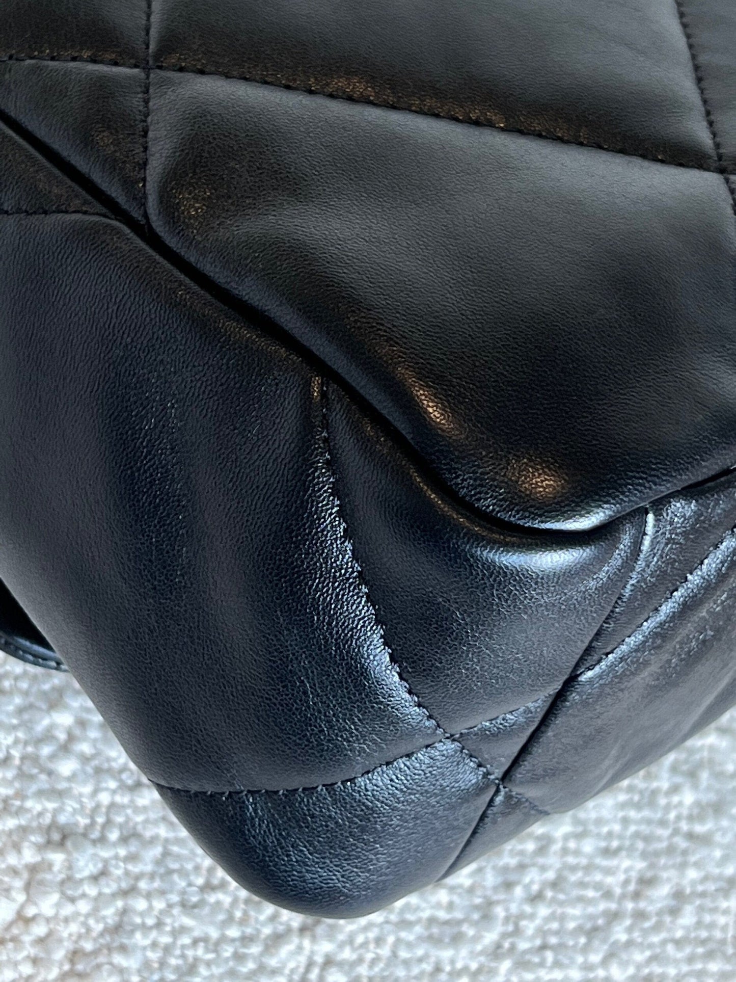 Chanel 22C Black Lambskin Quilted 19 Flap Small MHW