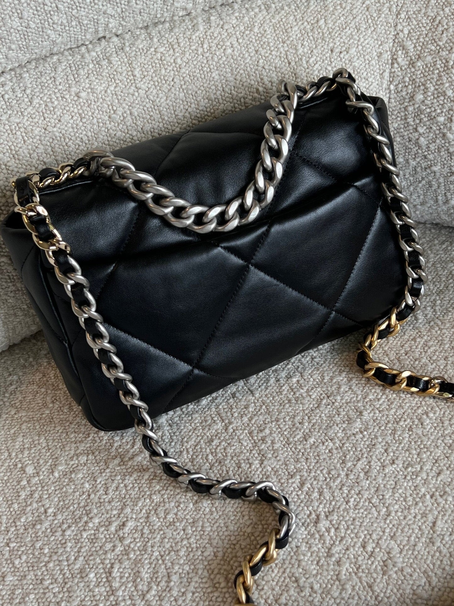 Chanel 22C Black Lambskin Quilted 19 Flap Small MHW
