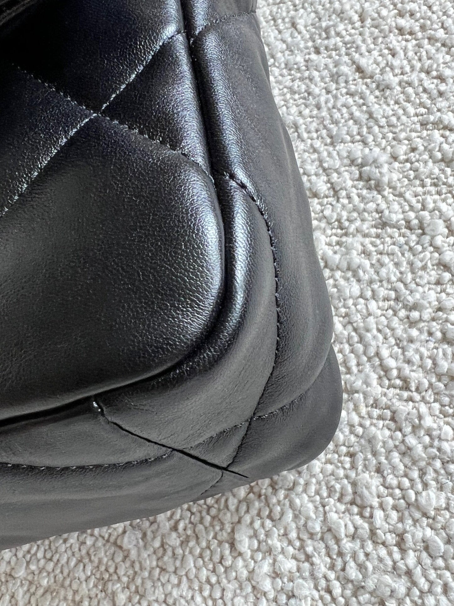 Chanel 22C Black Lambskin Quilted 19 Flap Small MHW