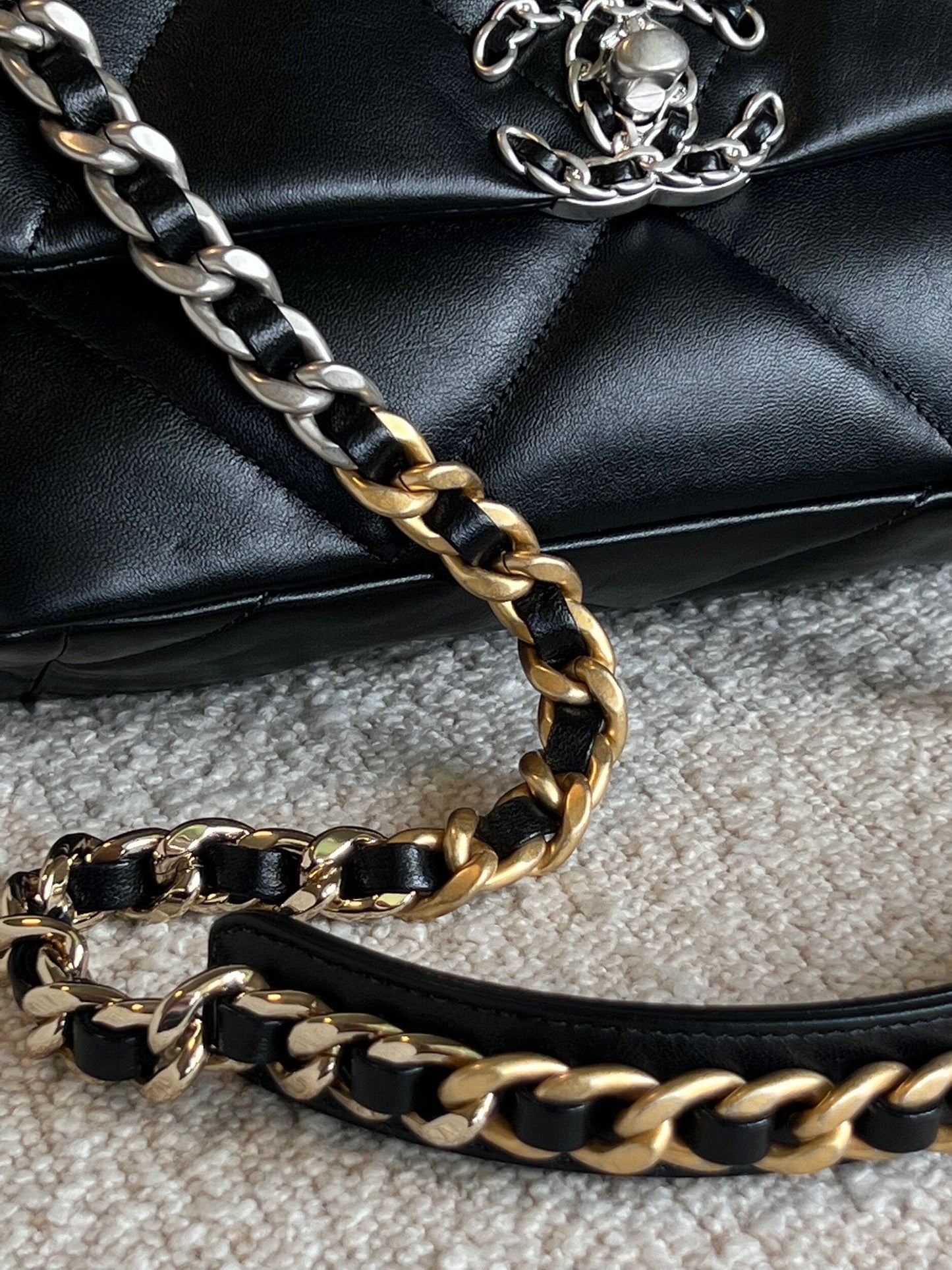 Chanel 22C Black Lambskin Quilted 19 Flap Small MHW