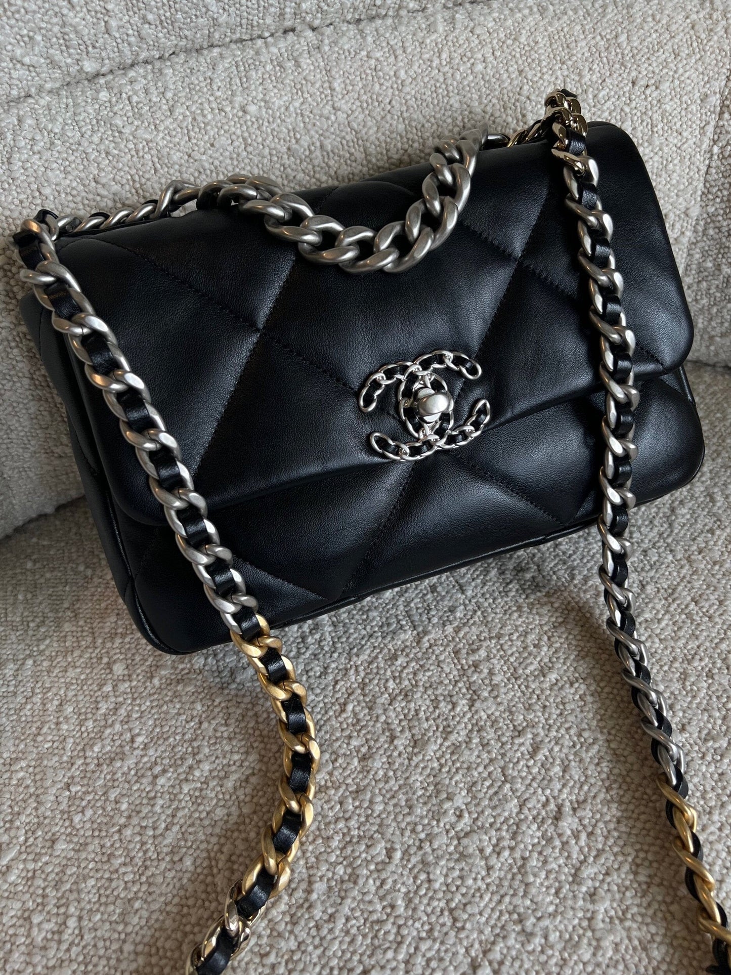 Chanel 22C Black Lambskin Quilted 19 Flap Small MHW