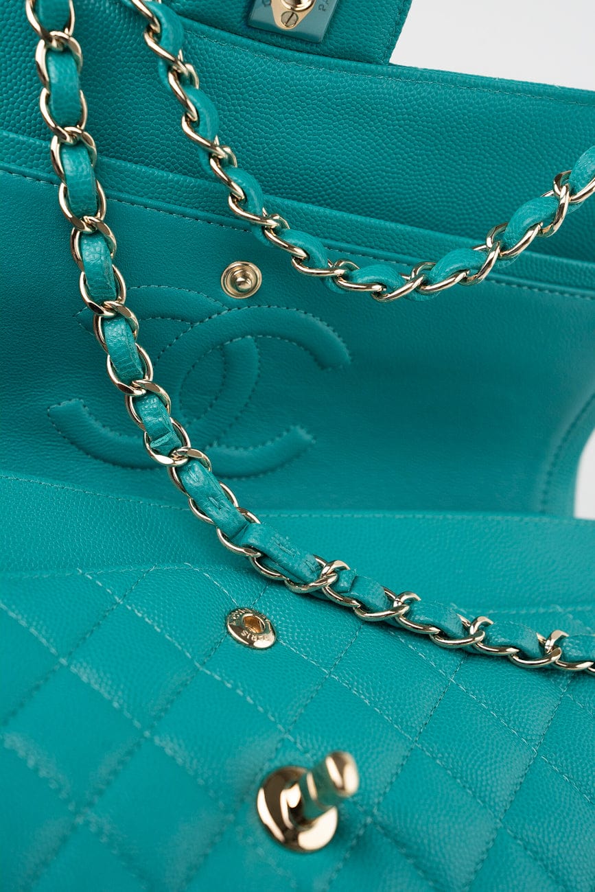 17C Turquoise Caviar Quilted Classic Flap Medium LGHW w/ Edge Stitching