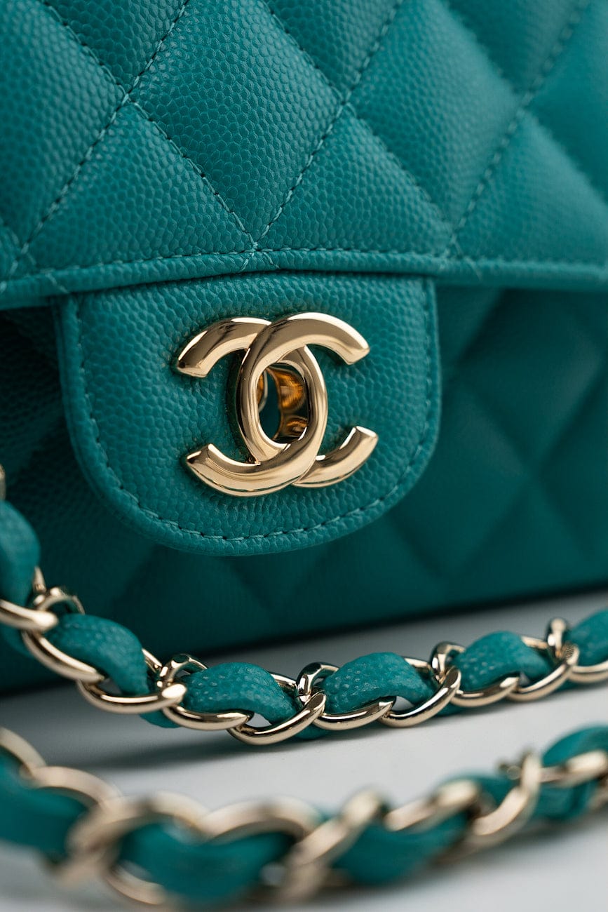 17C Turquoise Caviar Quilted Classic Flap Medium LGHW w/ Edge Stitching