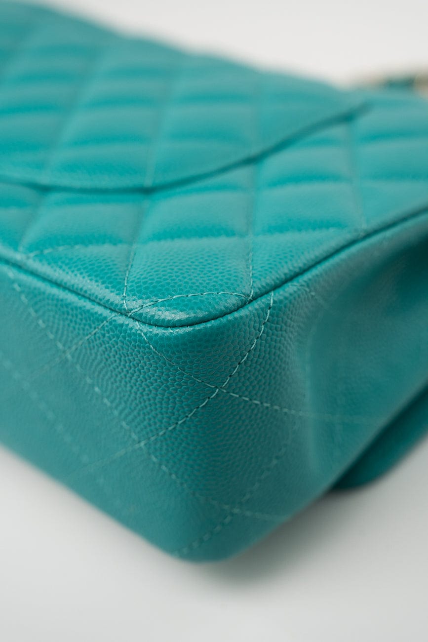 17C Turquoise Caviar Quilted Classic Flap Medium LGHW w/ Edge Stitching