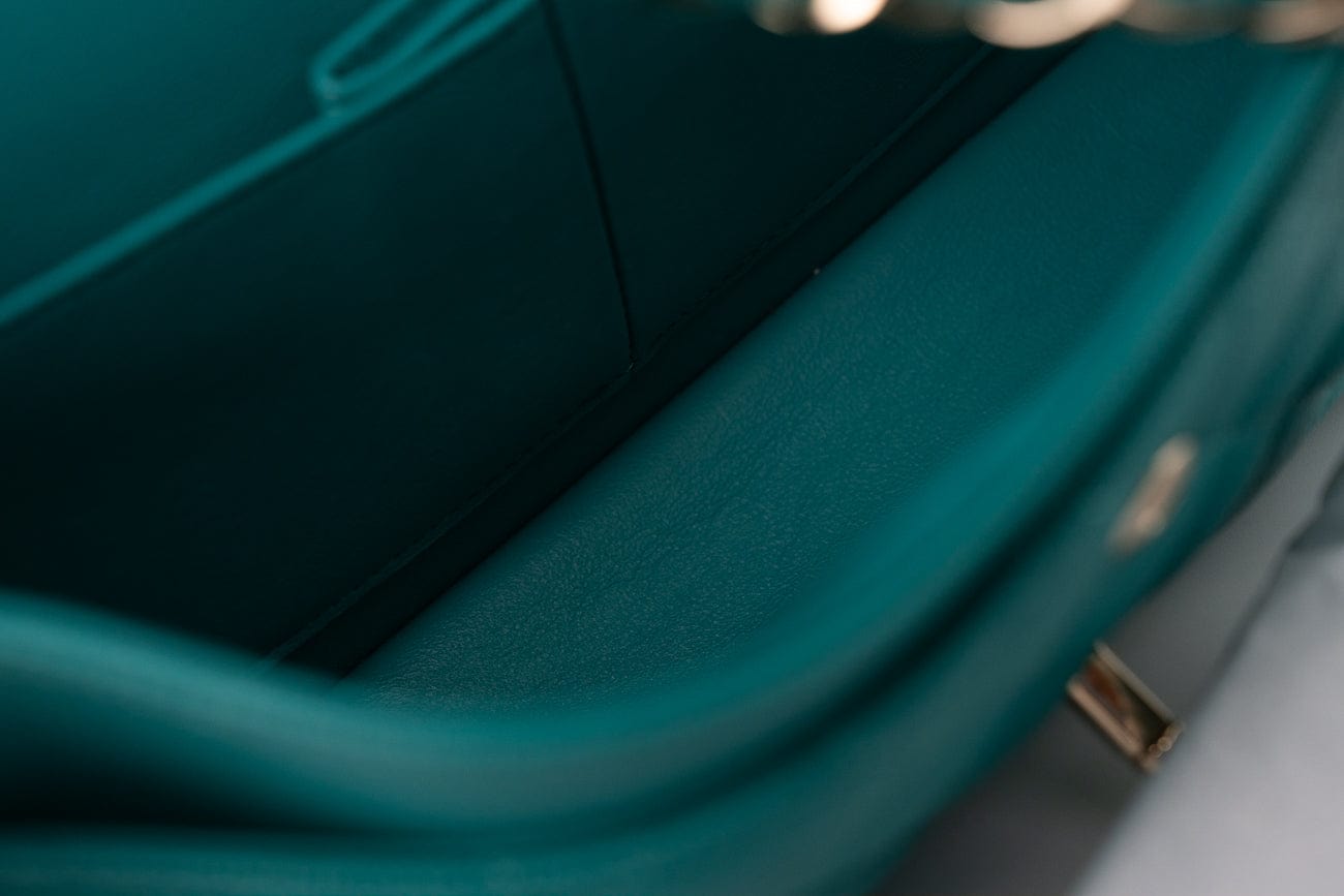 17C Turquoise Caviar Quilted Classic Flap Medium LGHW w/ Edge Stitching