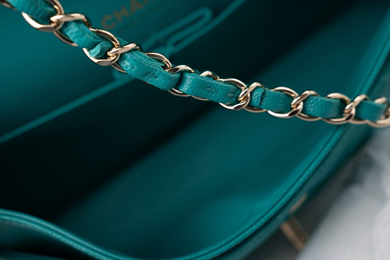 17C Turquoise Caviar Quilted Classic Flap Medium LGHW w/ Edge Stitching