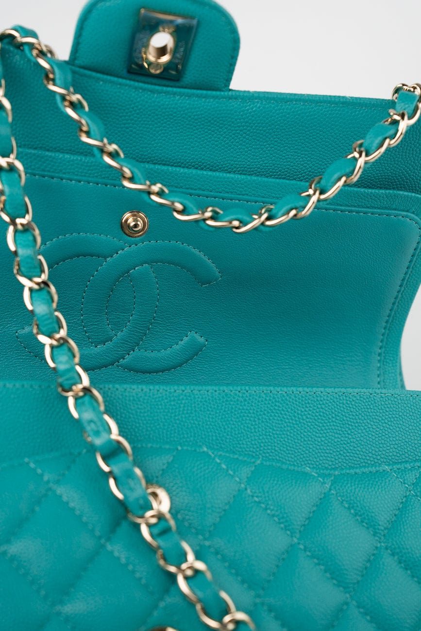 17C Turquoise Caviar Quilted Classic Flap Medium LGHW w/ Edge Stitching