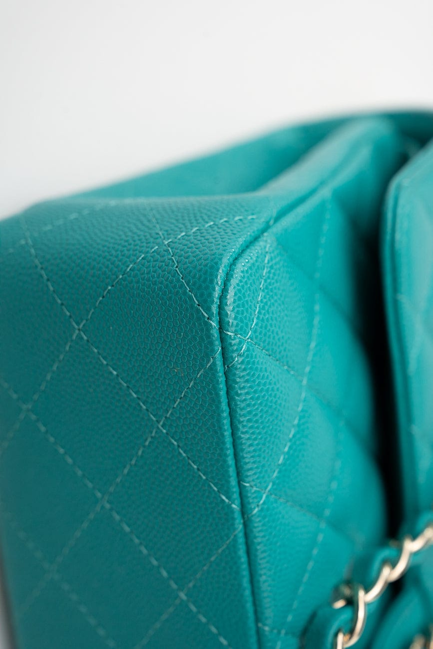 17C Turquoise Caviar Quilted Classic Flap Medium LGHW w/ Edge Stitching