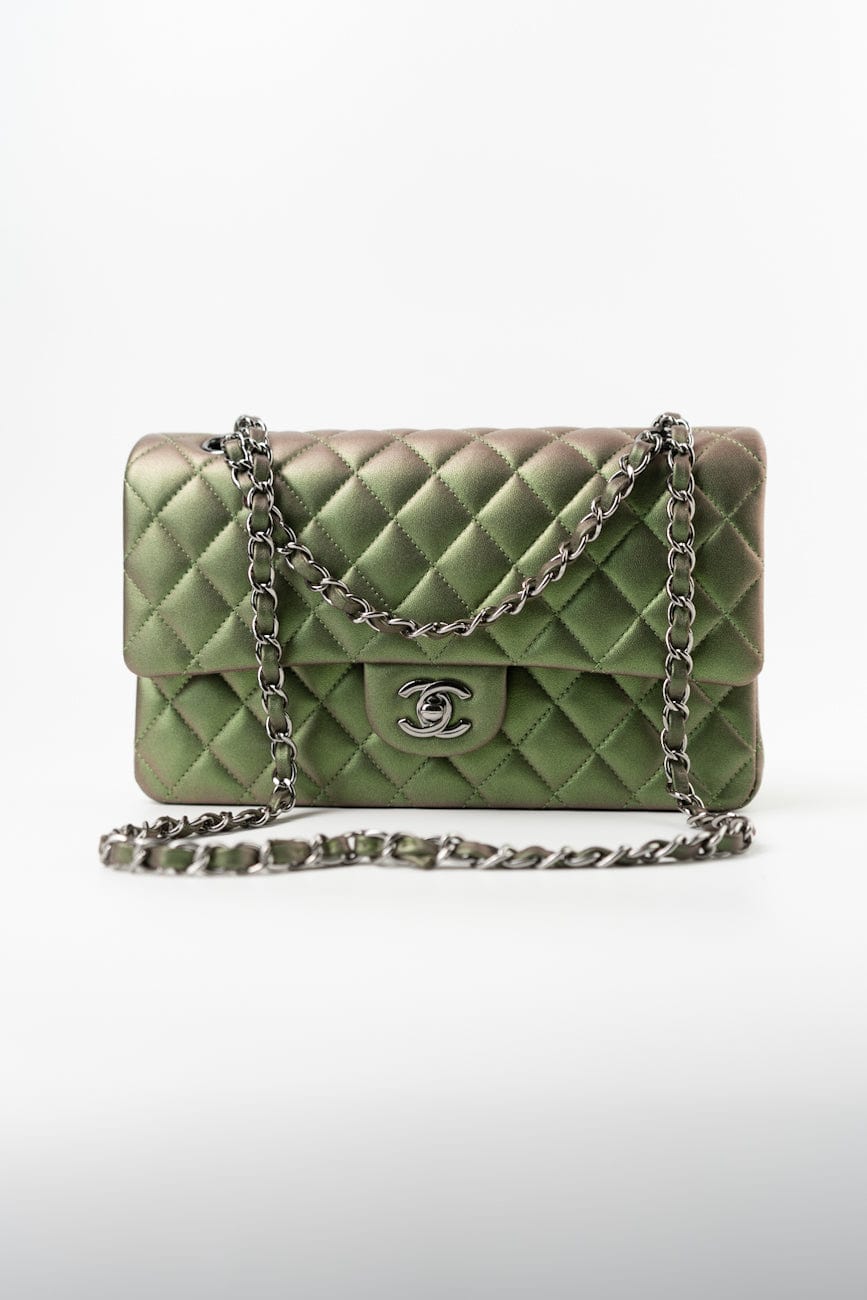 17S Green Iridescent Lambskin Quilted Classic Flap Medium RHW