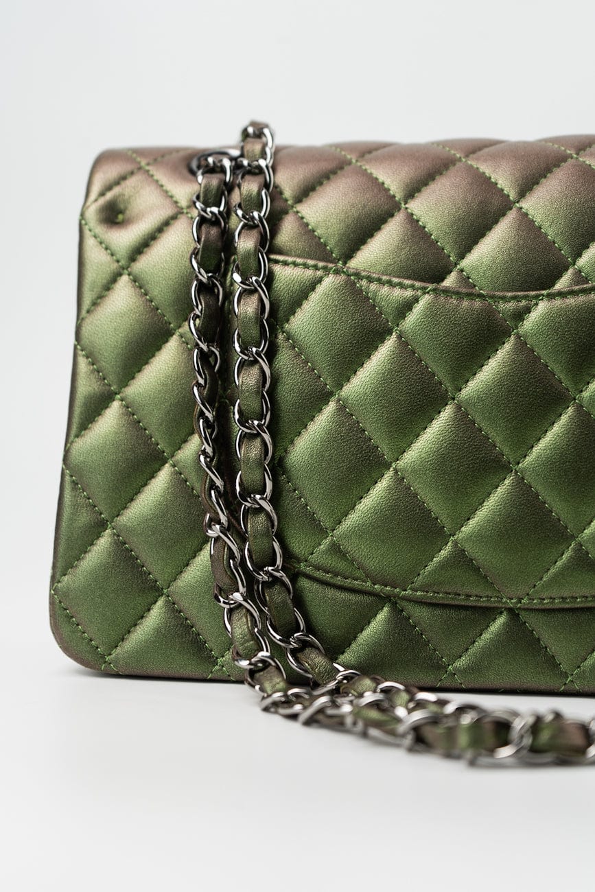 17S Green Iridescent Lambskin Quilted Classic Flap Medium RHW