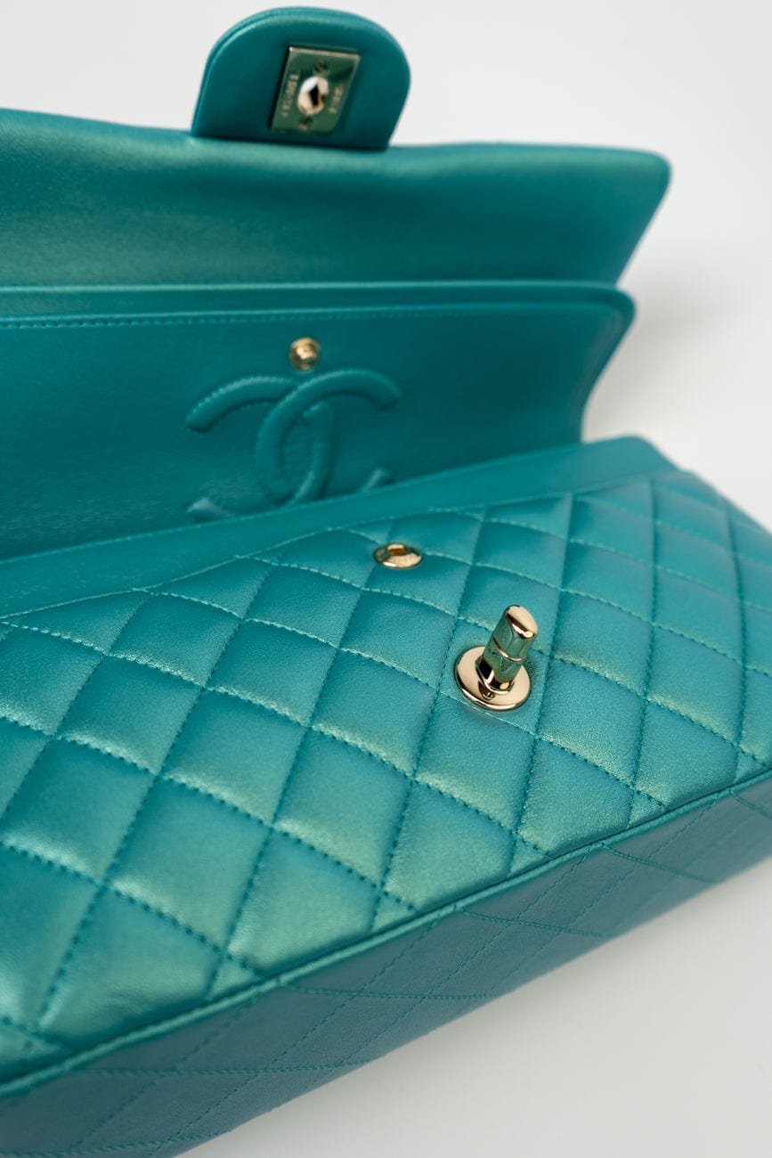 21S Iridescent Green Lambskin Quilted Classic Flap Medium LGHW