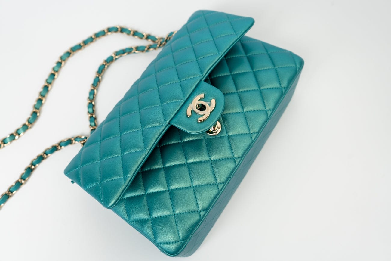 21S Iridescent Green Lambskin Quilted Classic Flap Medium LGHW