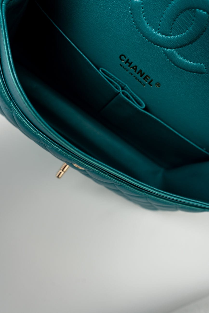 21S Iridescent Green Lambskin Quilted Classic Flap Medium LGHW