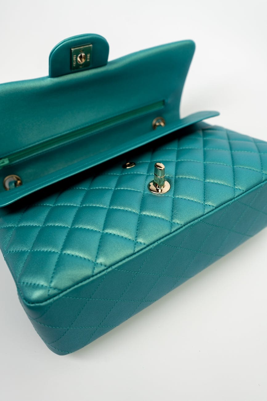 21S Iridescent Green Lambskin Quilted Classic Flap Medium LGHW