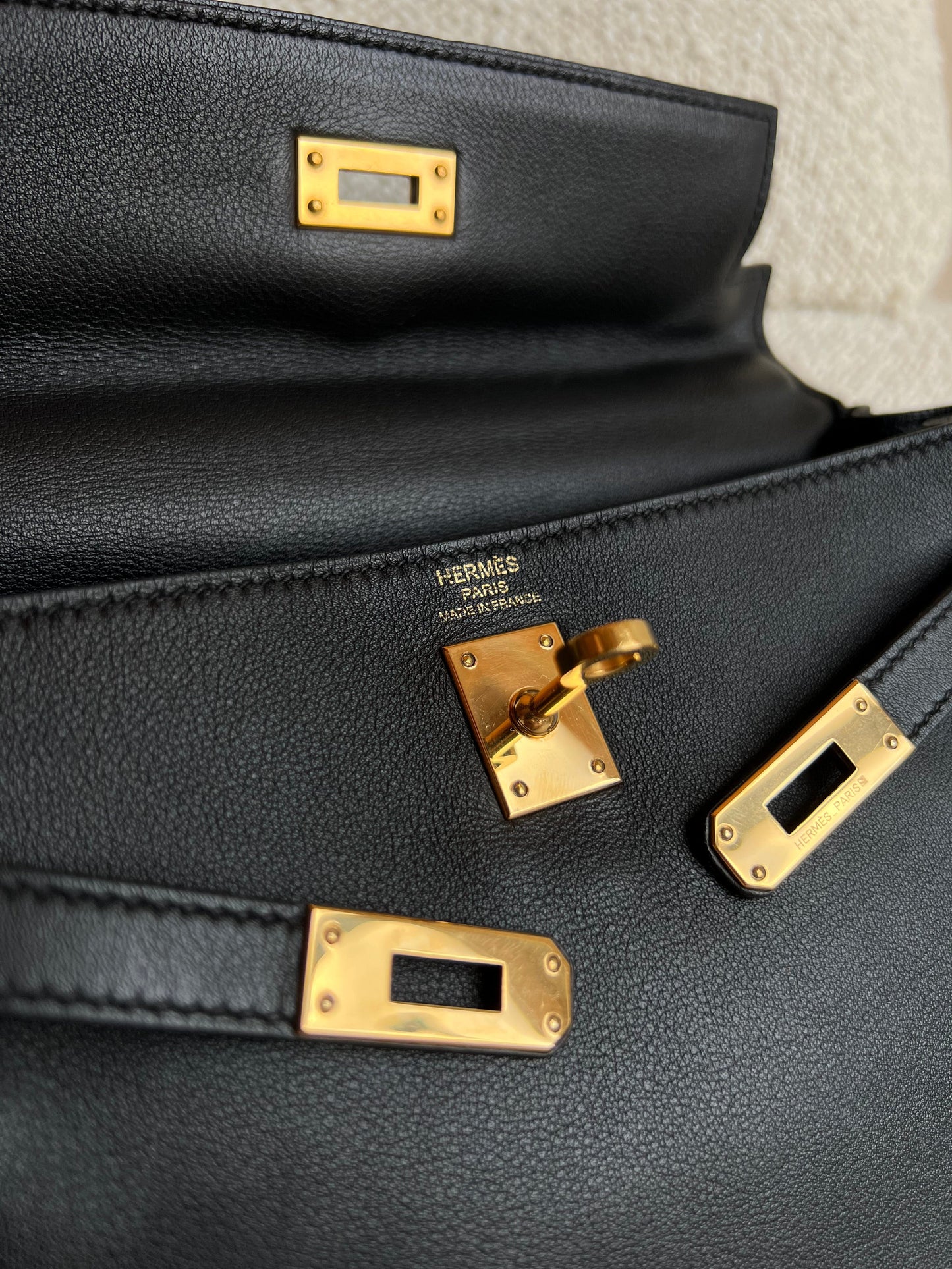 Hermes Kelly 25 Black GHW