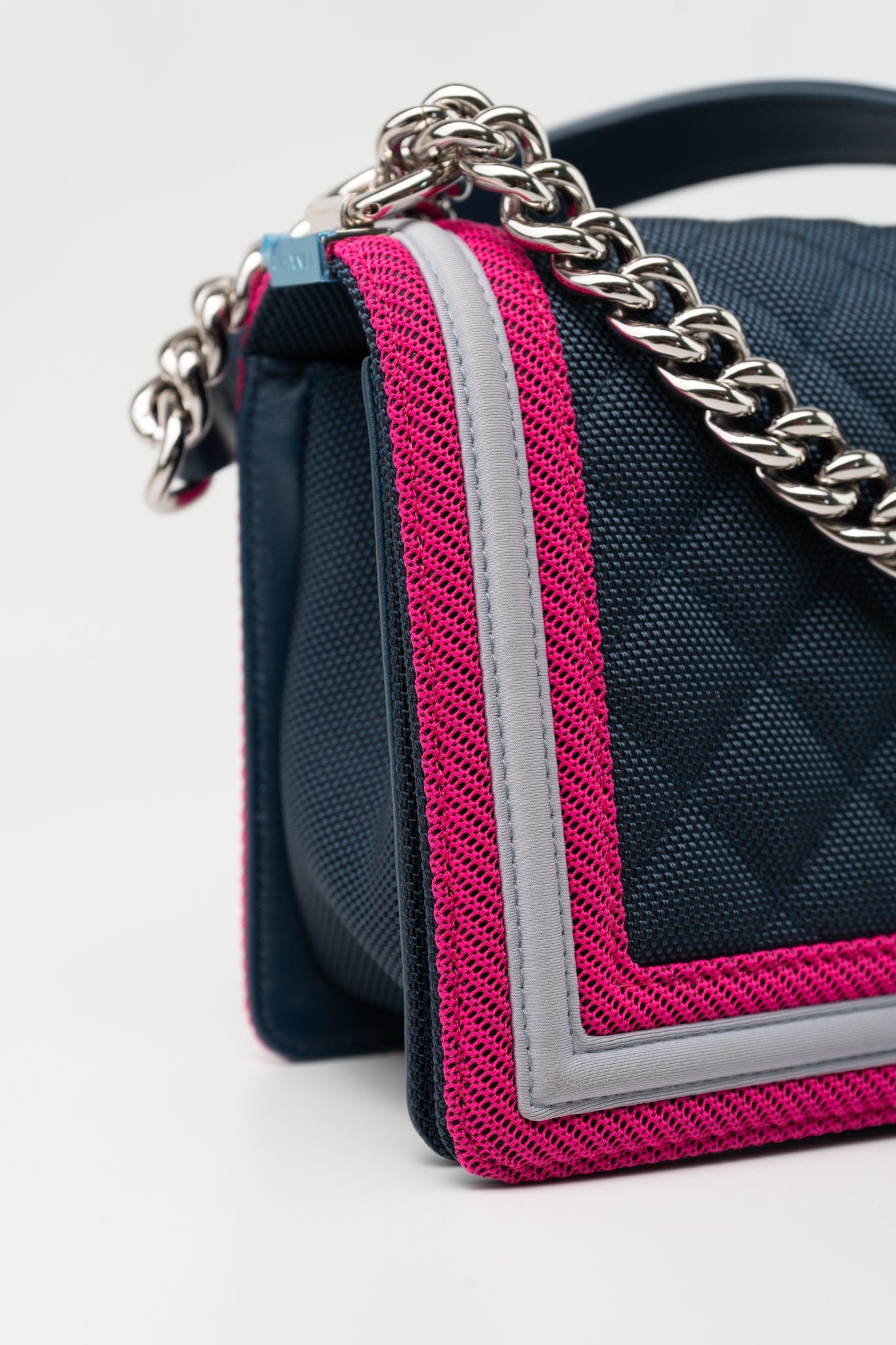 Nylon Quilted Medium Fluo Boy Flap Dark Navy Fuchsia Grey