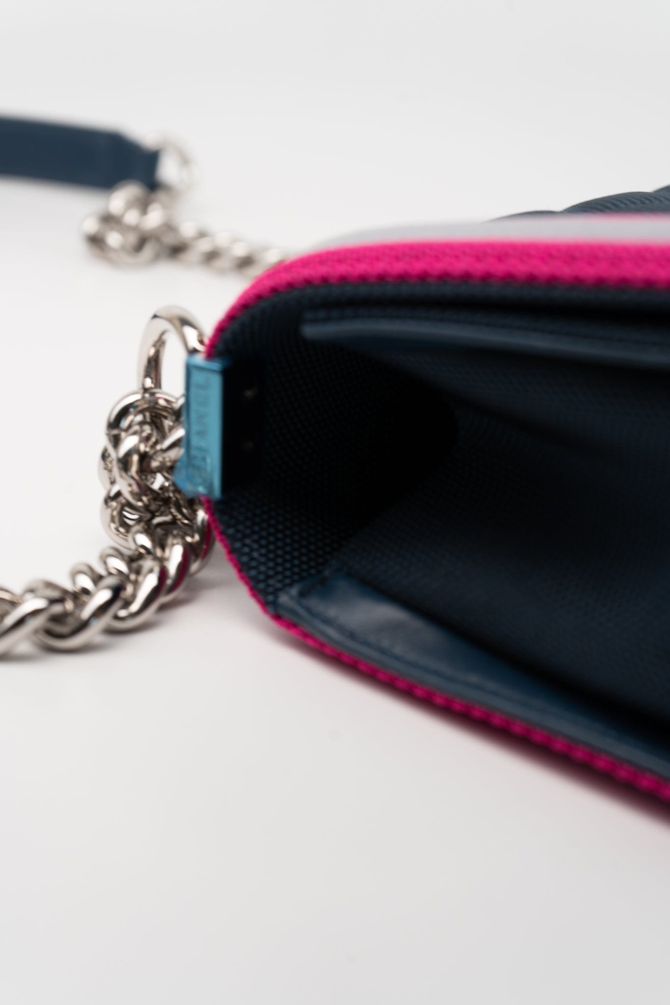 Nylon Quilted Medium Fluo Boy Flap Dark Navy Fuchsia Grey