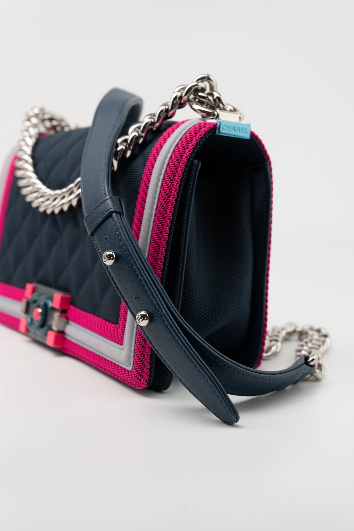 Nylon Quilted Medium Fluo Boy Flap Dark Navy Fuchsia Grey