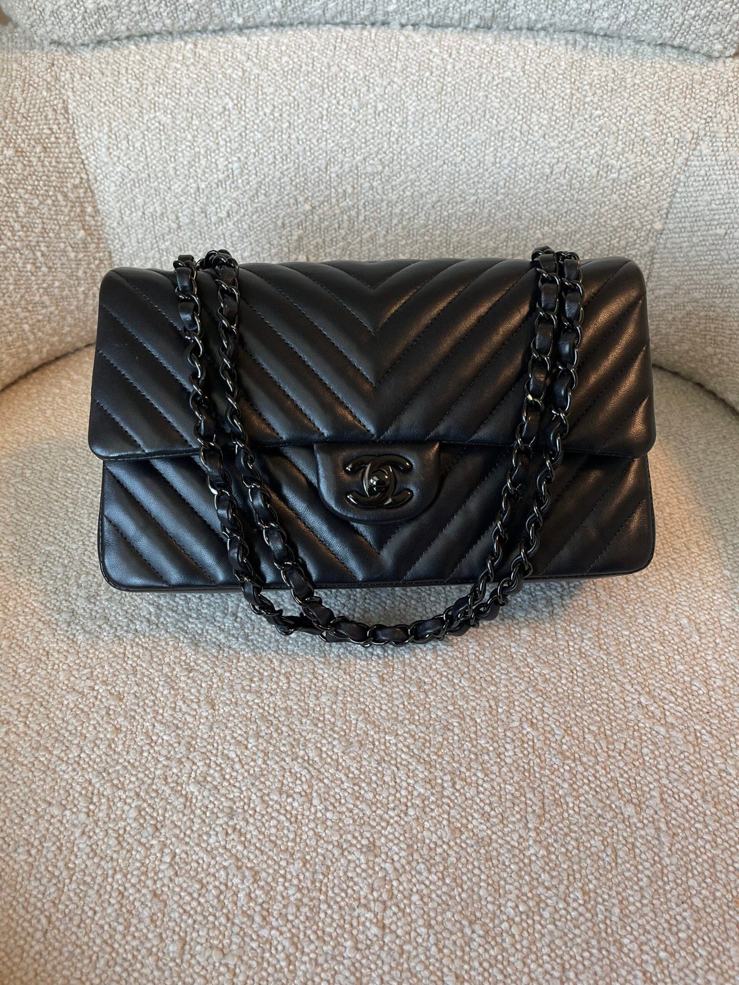 So Black Lambskin Chevron Medium Classic Flap