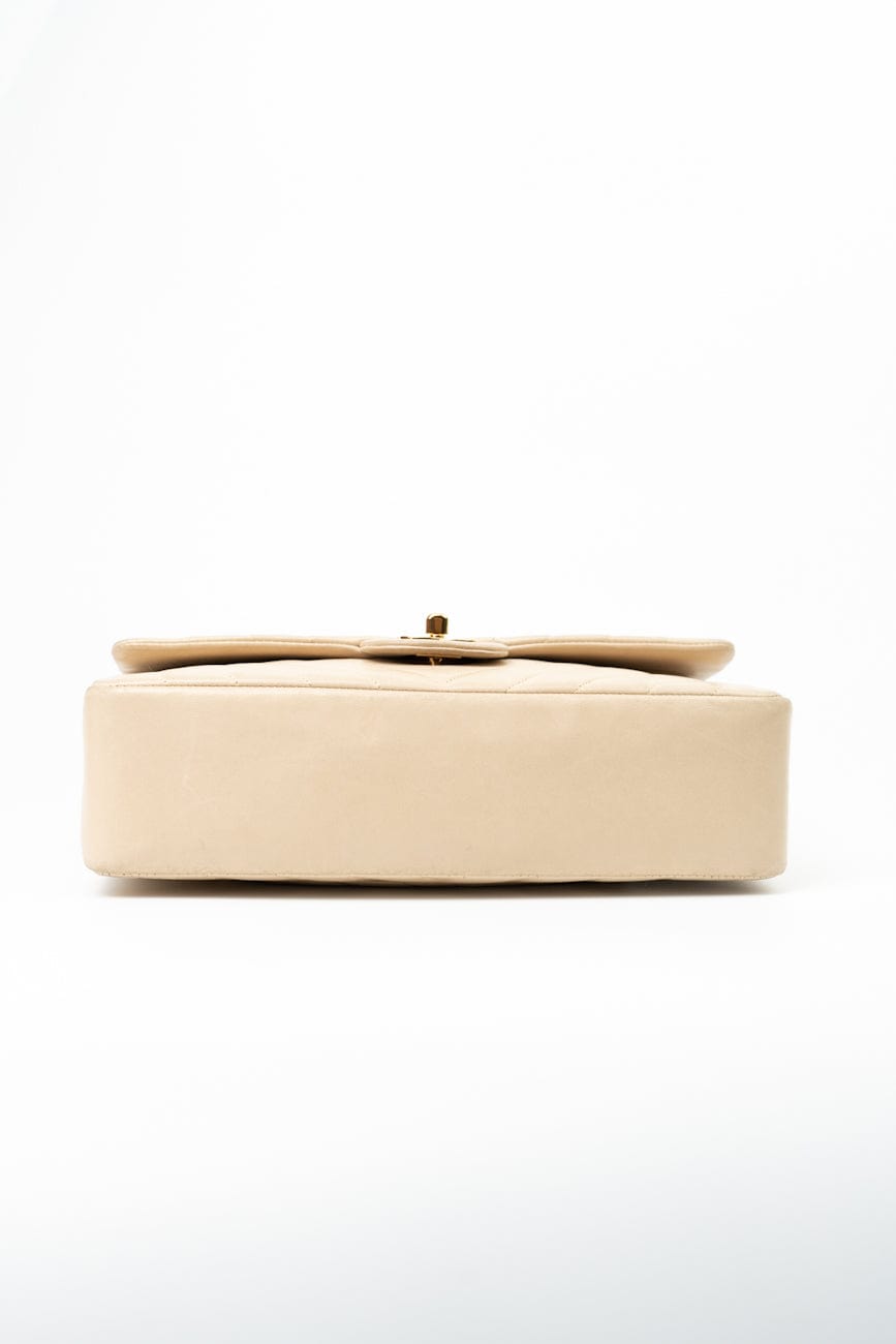 Vintage Beige Lambskin Chevron Classic Flap Medium GHW