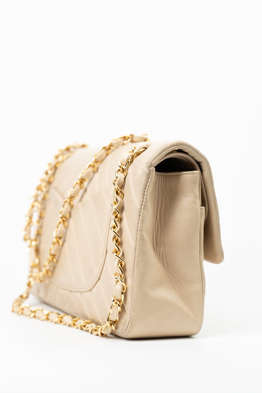 Vintage Beige Lambskin Chevron Classic Flap Medium GHW