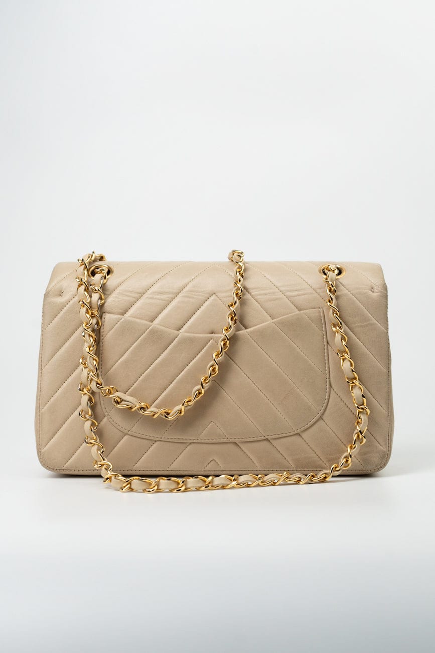 Vintage Beige Lambskin Chevron Classic Flap Medium GHW