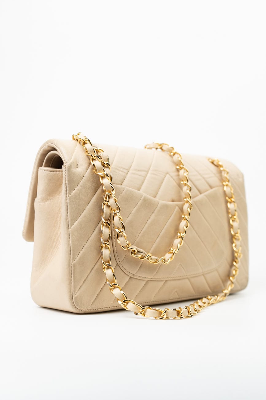 Vintage Beige Lambskin Chevron Classic Flap Medium GHW