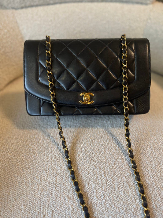 Vintage Black Lambskin Quilted Medium Diana Flap GHW