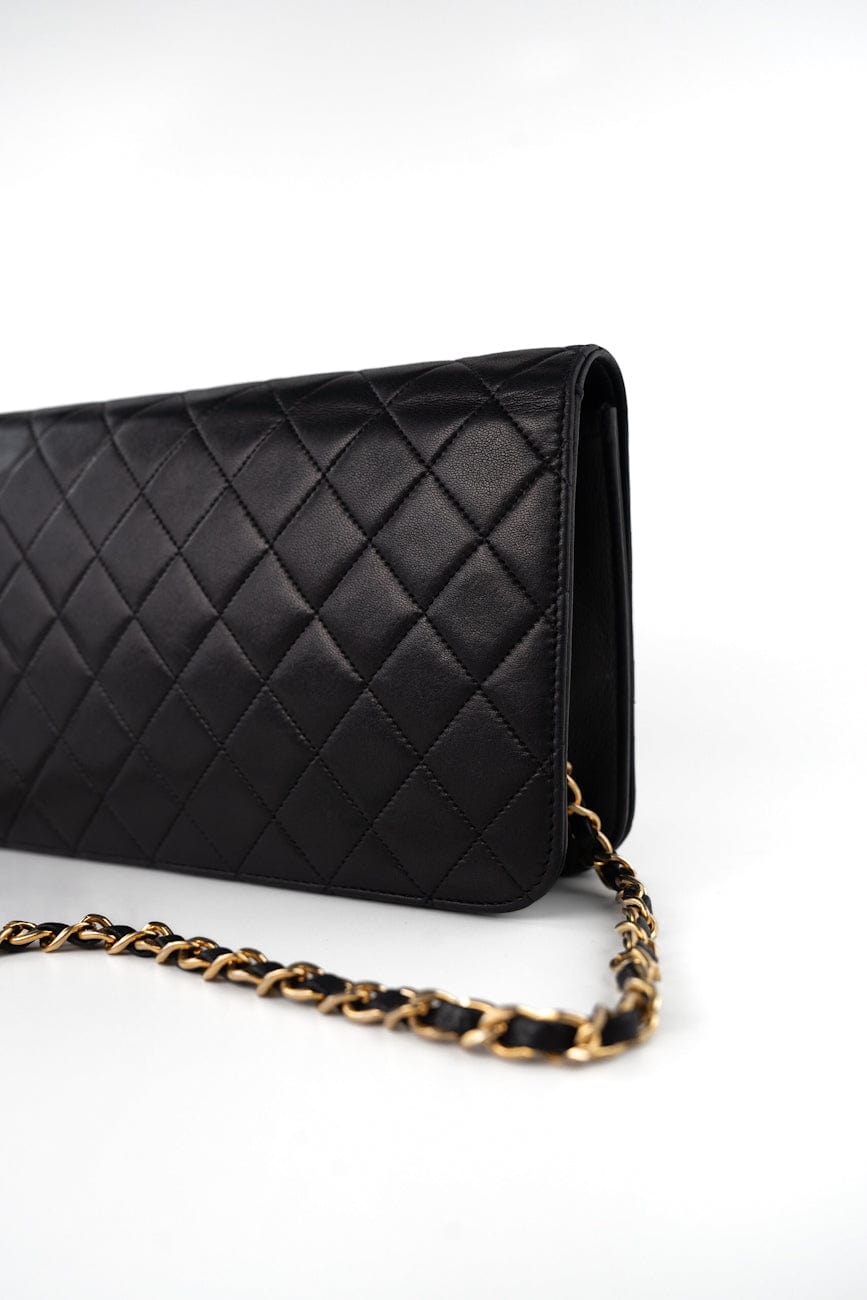 Vintage Black Lambskin Quilted Single Full Flap Shoulder Bag Gold Hardware