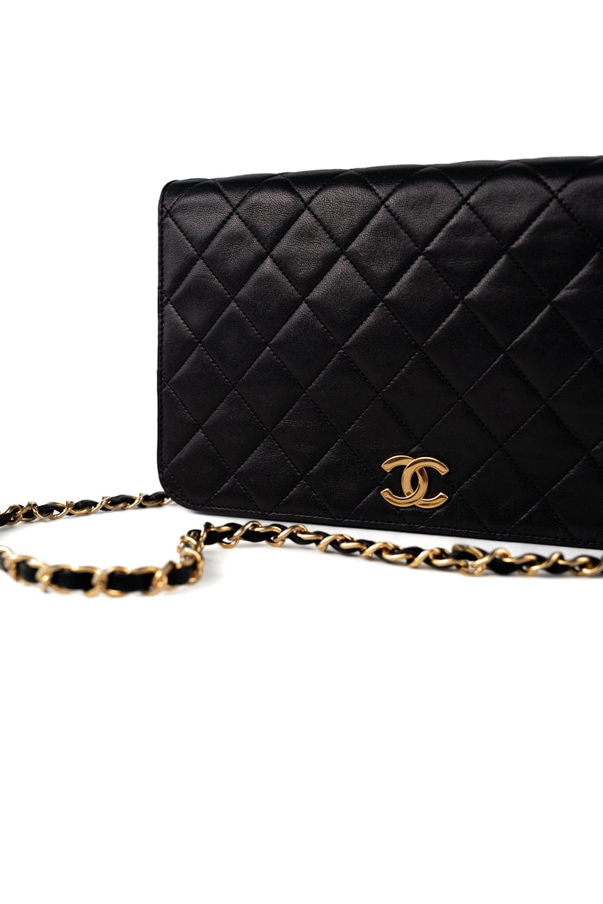 Vintage Black Lambskin Quilted Single Full Flap Shoulder Bag Gold Hardware