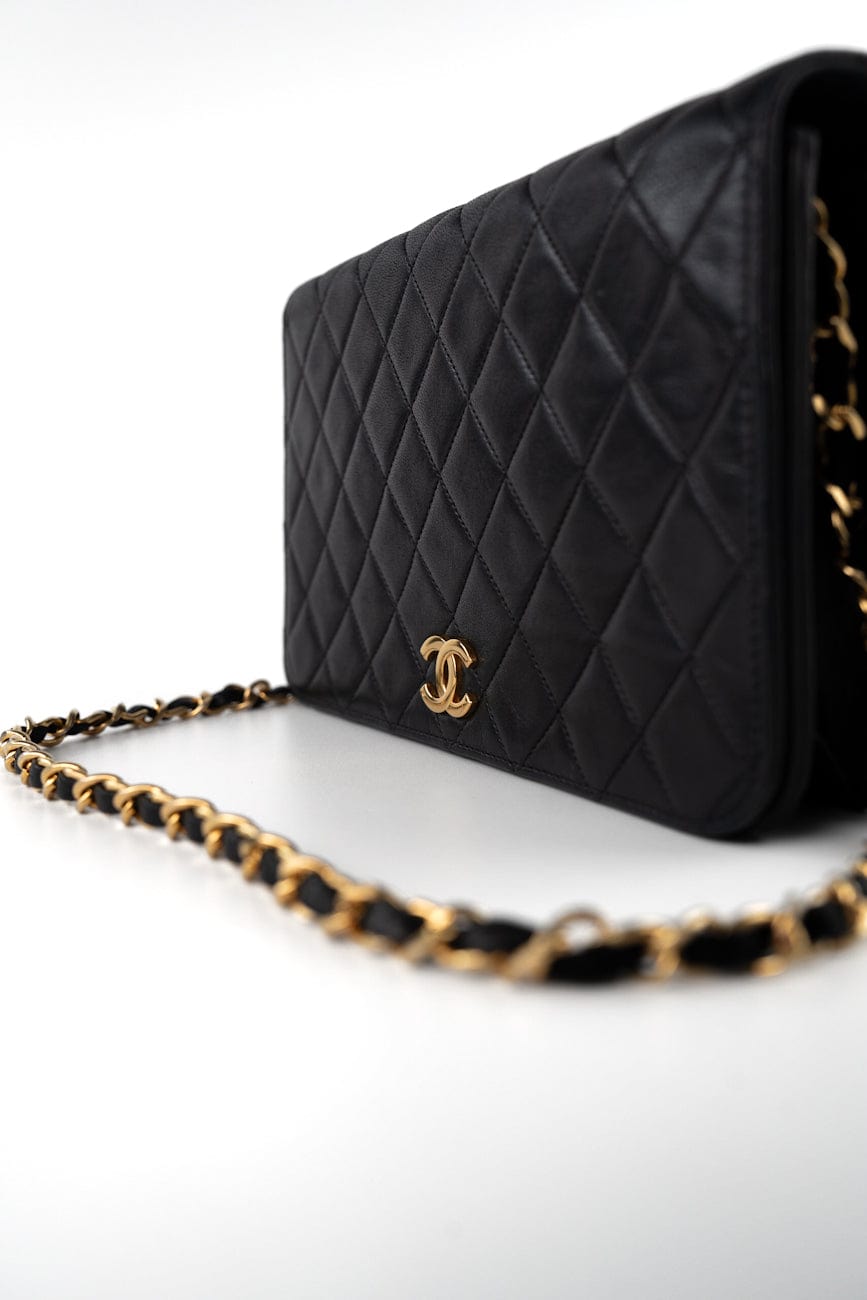 Vintage Black Lambskin Quilted Single Full Flap Shoulder Bag Gold Hardware