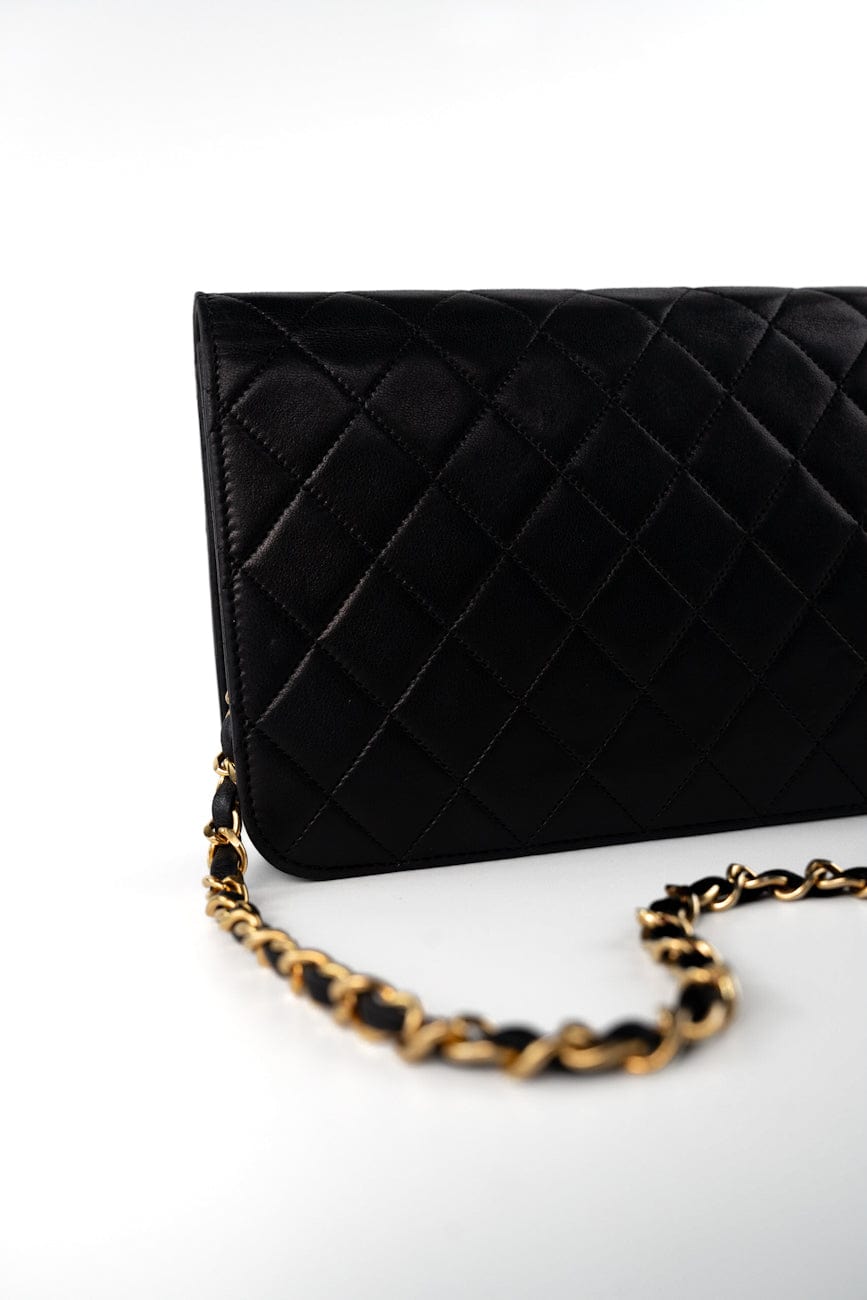 Vintage Black Lambskin Quilted Single Full Flap Shoulder Bag Gold Hardware