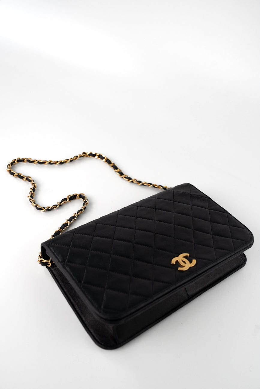 Vintage Black Lambskin Quilted Single Full Flap Shoulder Bag Gold Hardware