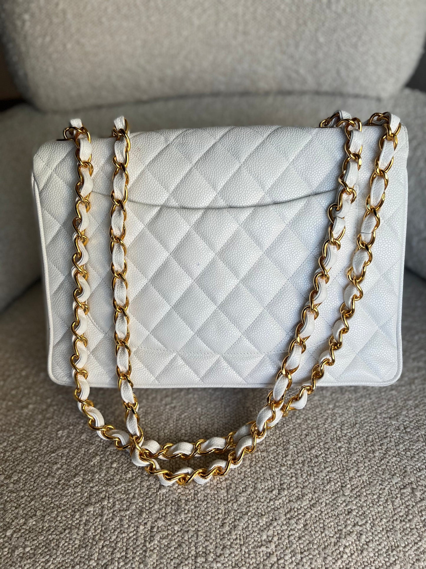 Vintage White Caviar Quilted Jumbo Single Flap GHW