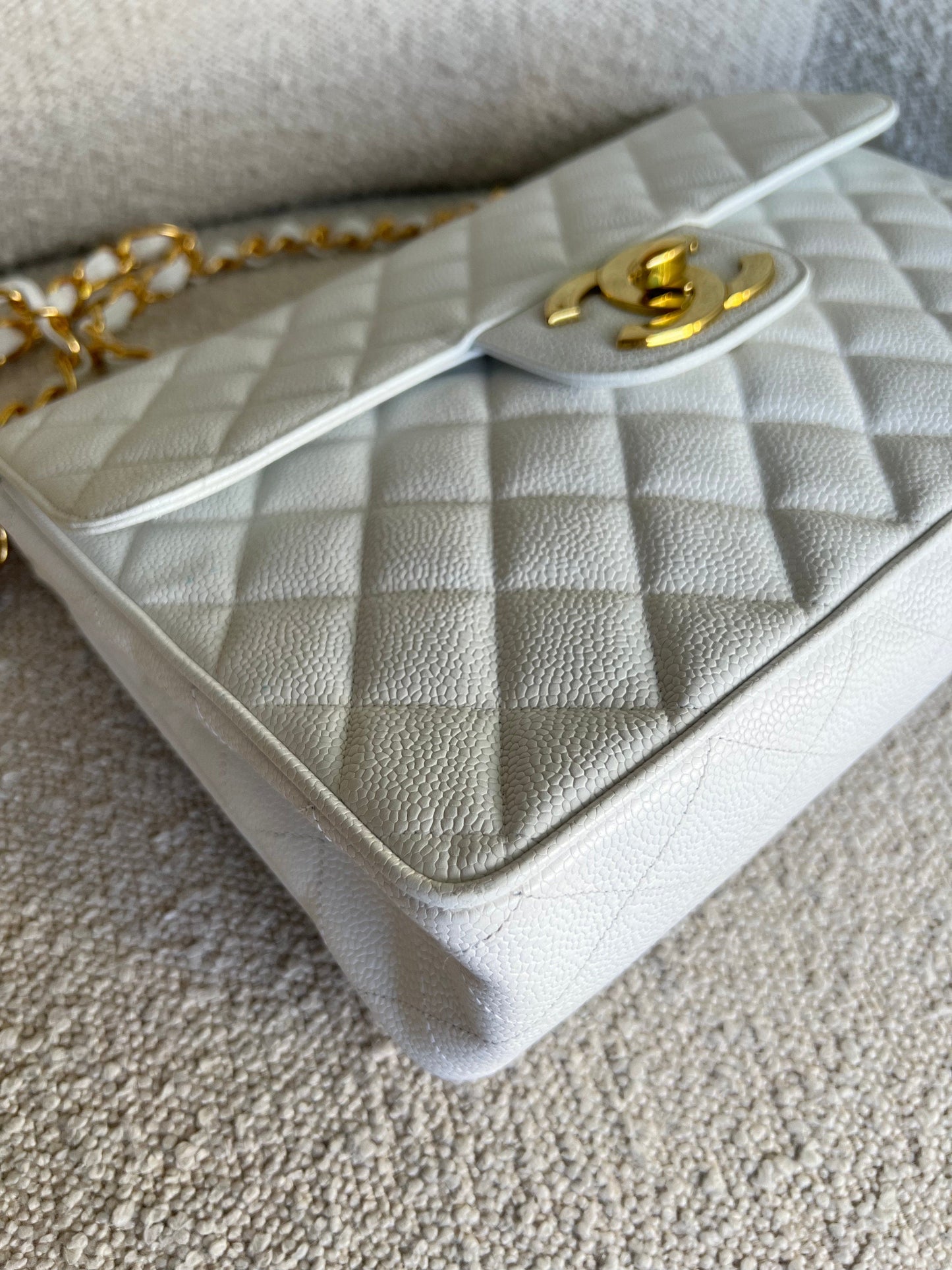 Vintage White Caviar Quilted Jumbo Single Flap GHW