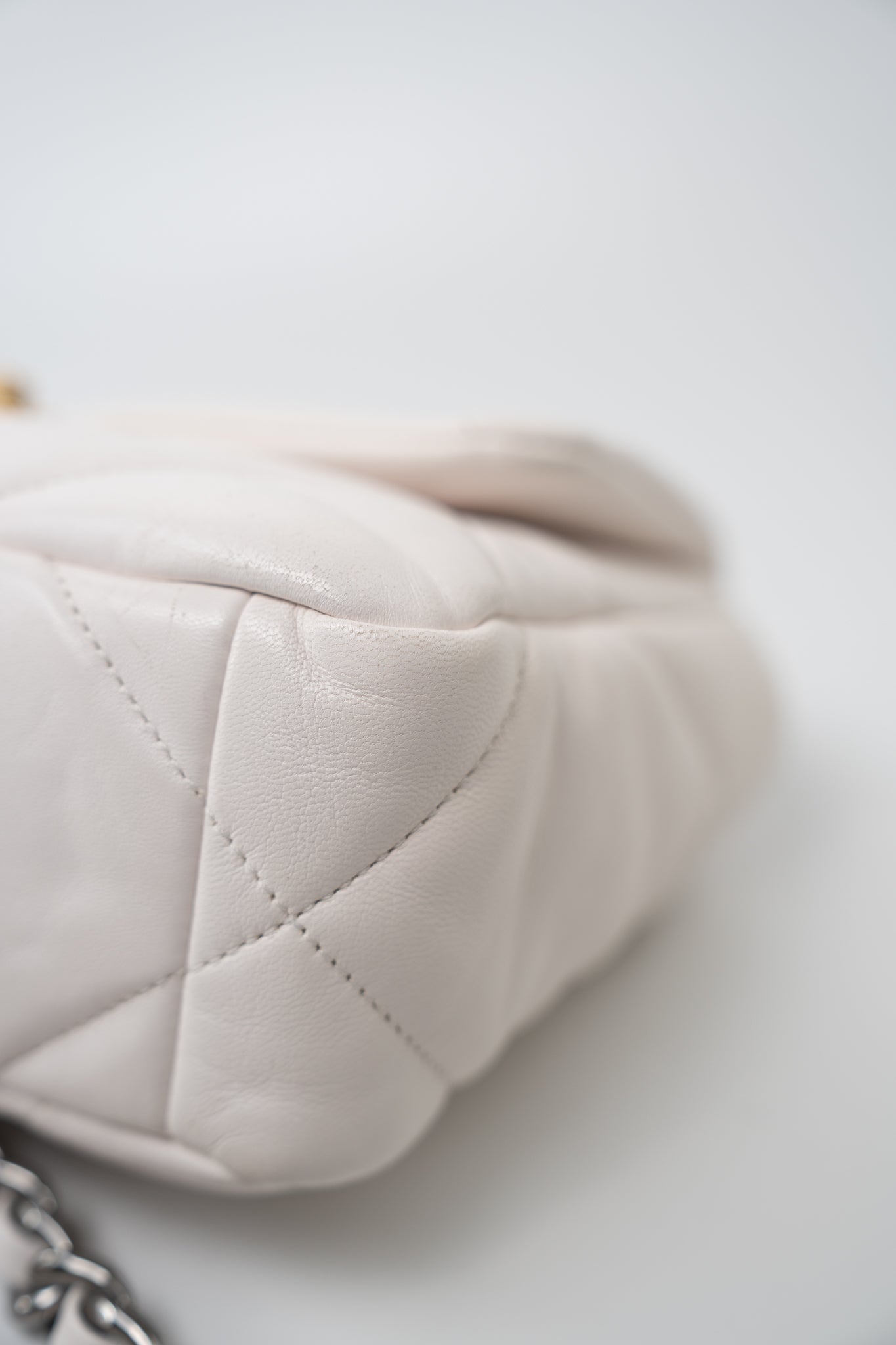 21p White 19 Lambskin Quilted 19 Flap Small